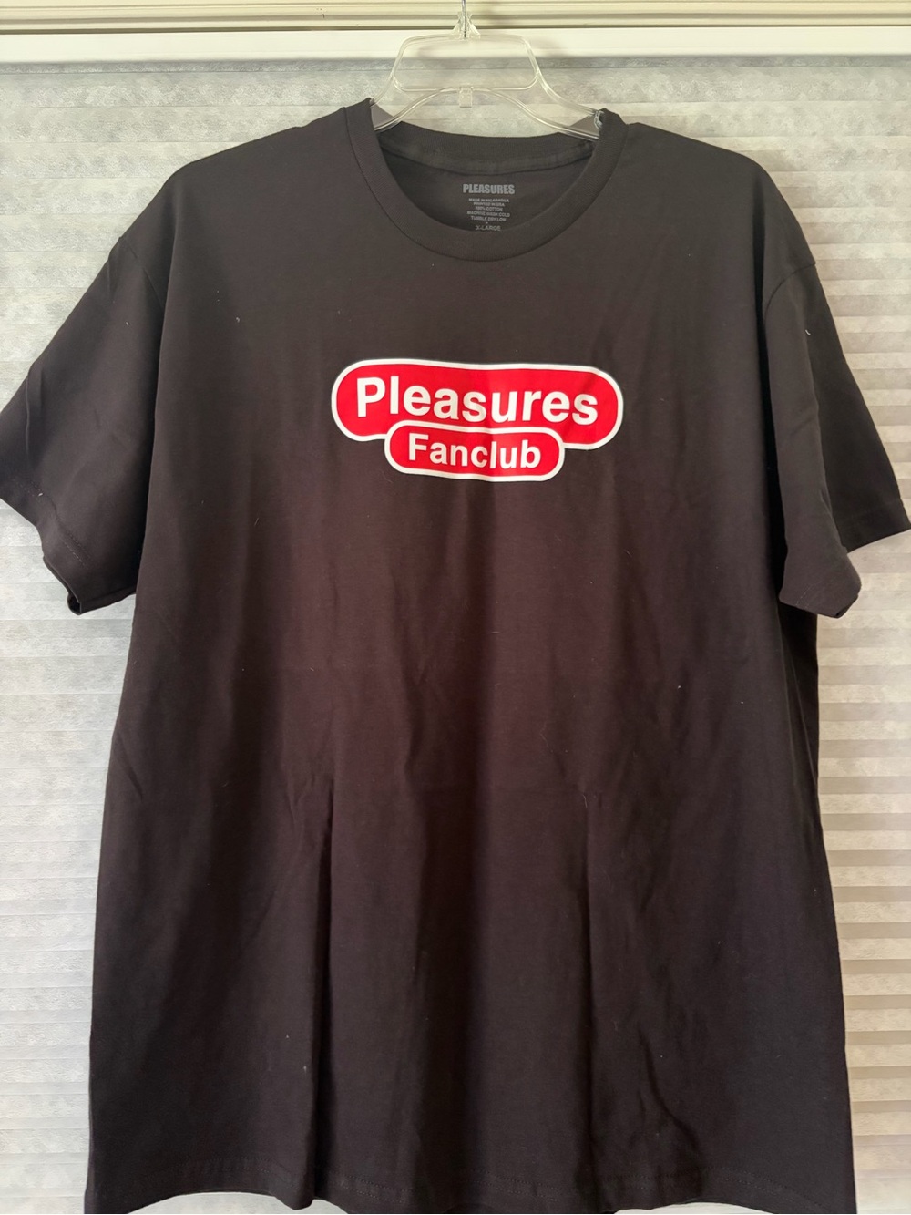 New never worn Pleasures Fanclub Logo T-Shirt - Black/Red